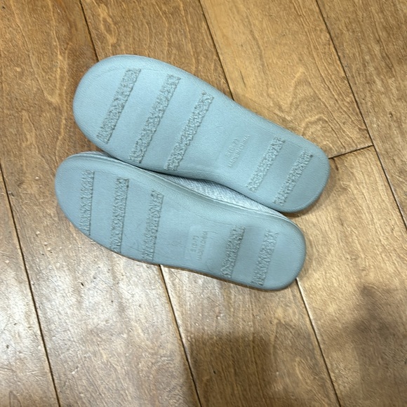 Hanes Slippers - Picture 3 of 4